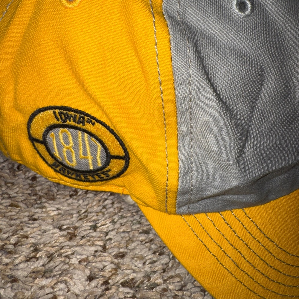 Iowa Hawkeyes baseball hat - Picture 2 of 6